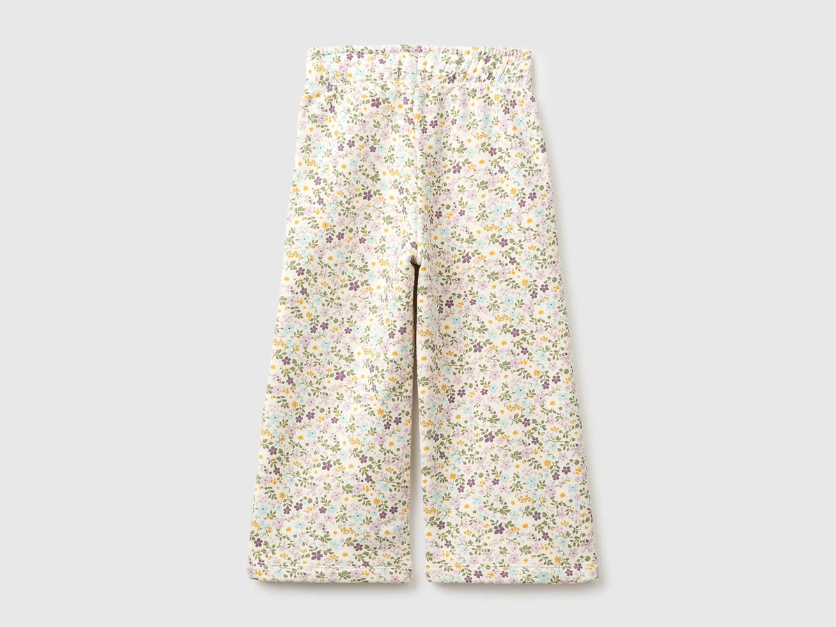 Benetton Creamy White Girls Wide-Leg Trousers in Printed Sweatshirt SKU: 3UHCGF05R_901 Image 02