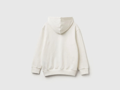 Benetton_Creamy White_Sweatshirt Featuring Garfield ©2025 By Paws, Inc._3UNIC204Y_074_02