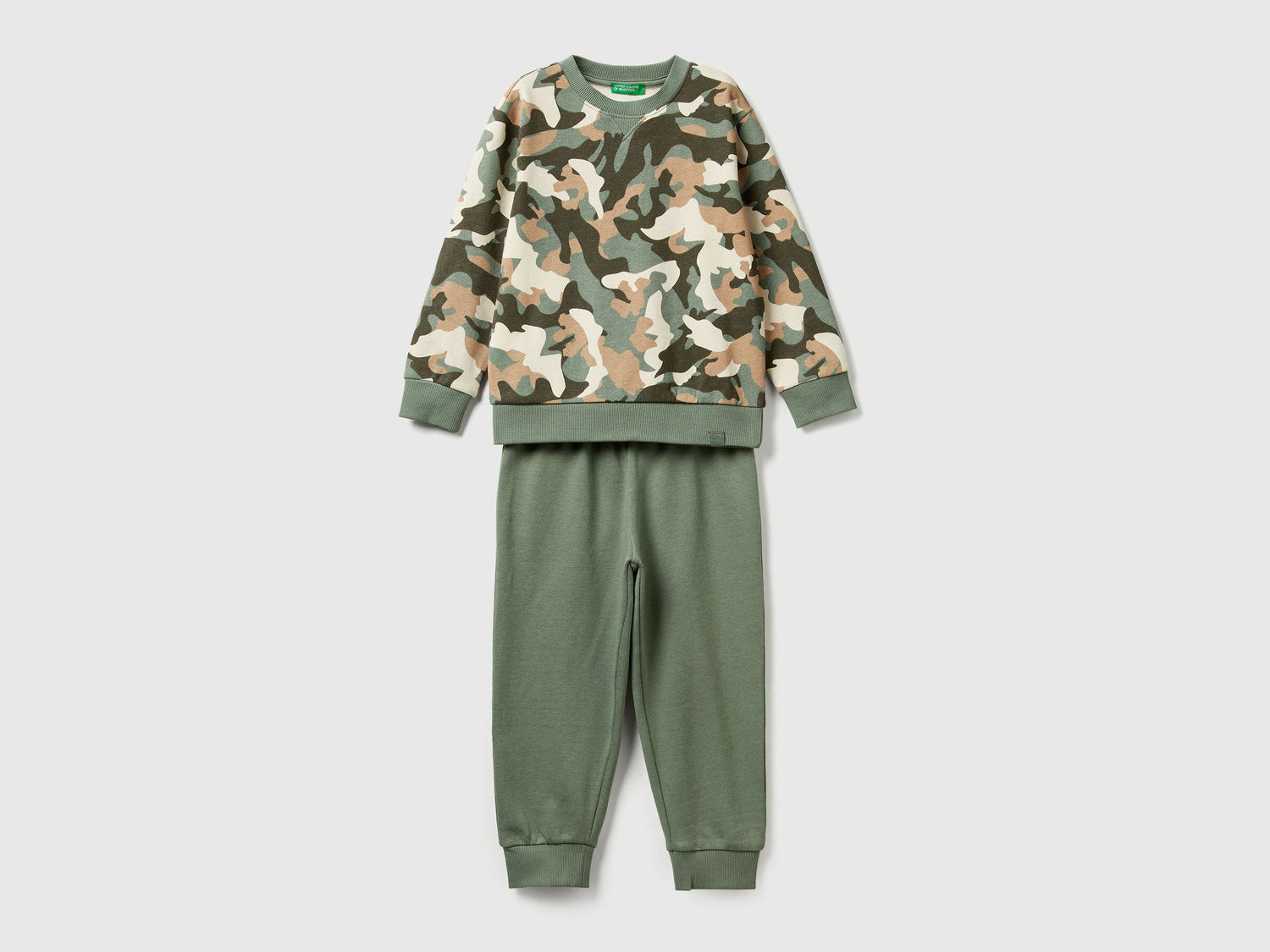 Benetton_Military Green_Outfit with Camouflage Print_3YWXGK00R_63T_01