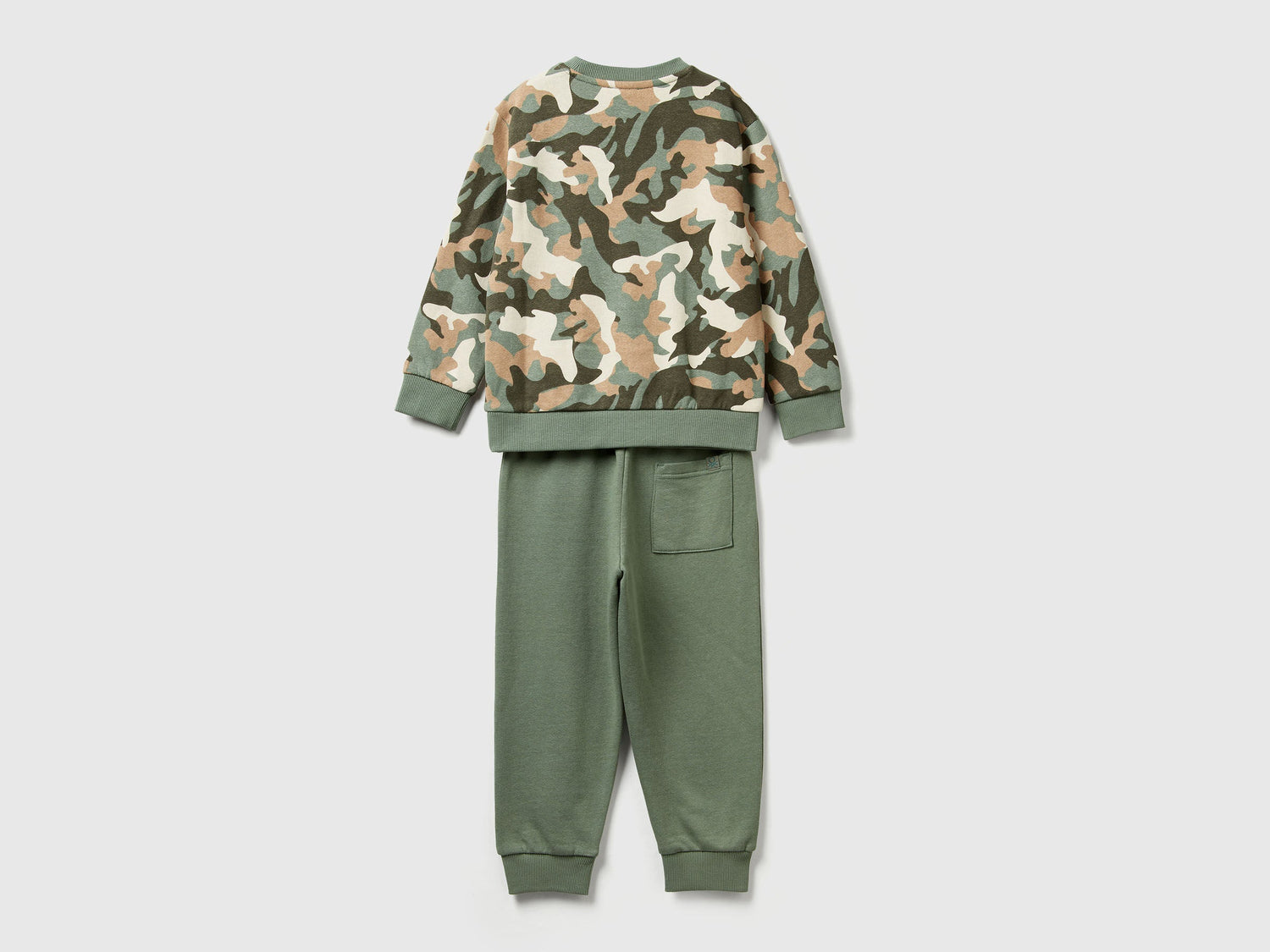 Benetton_Military Green_Outfit with Camouflage Print_3YWXGK00R_63T_02