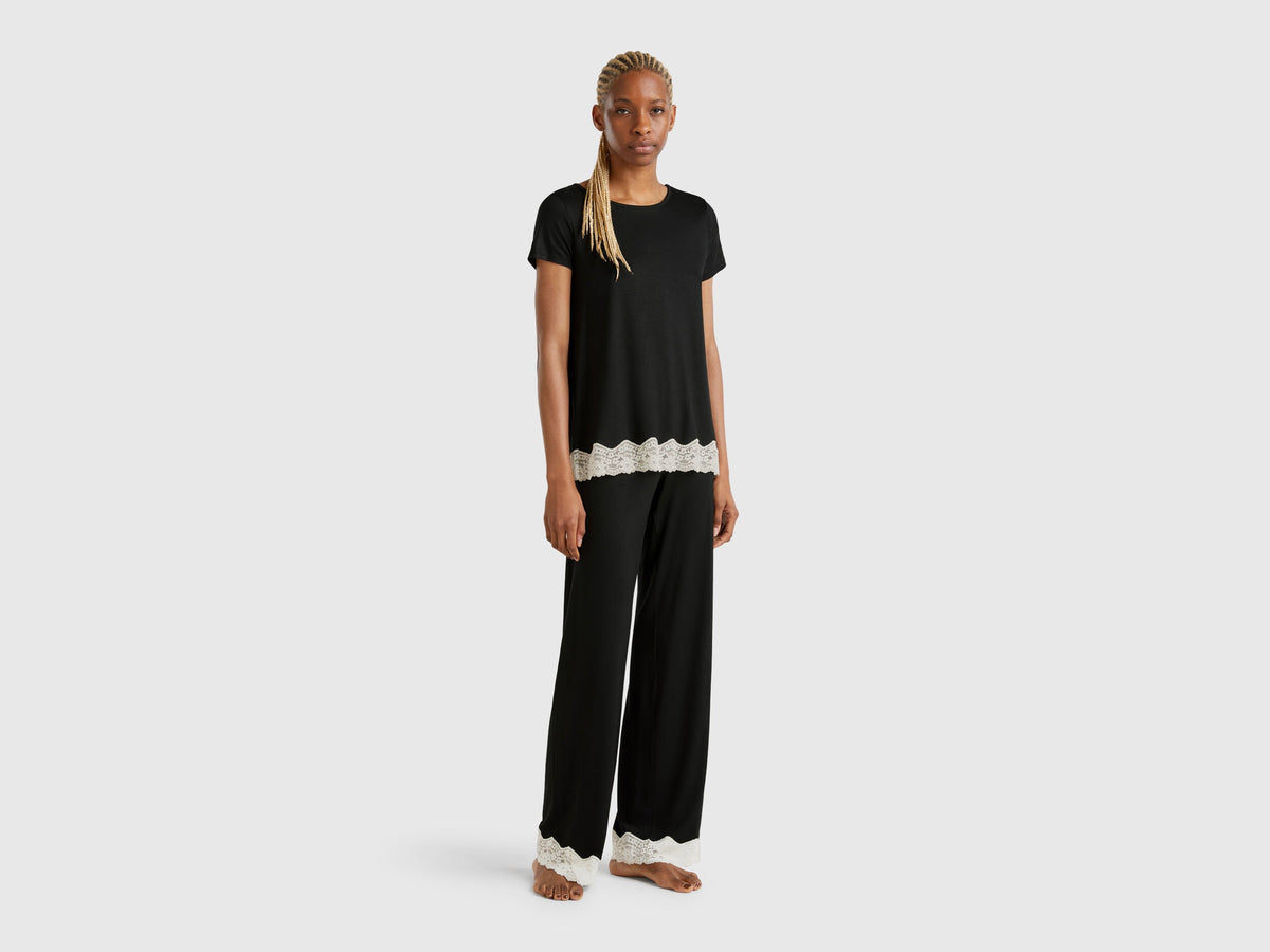 Benetton_Flowy Trousers with Lace Details_3Z123F04A_100_01