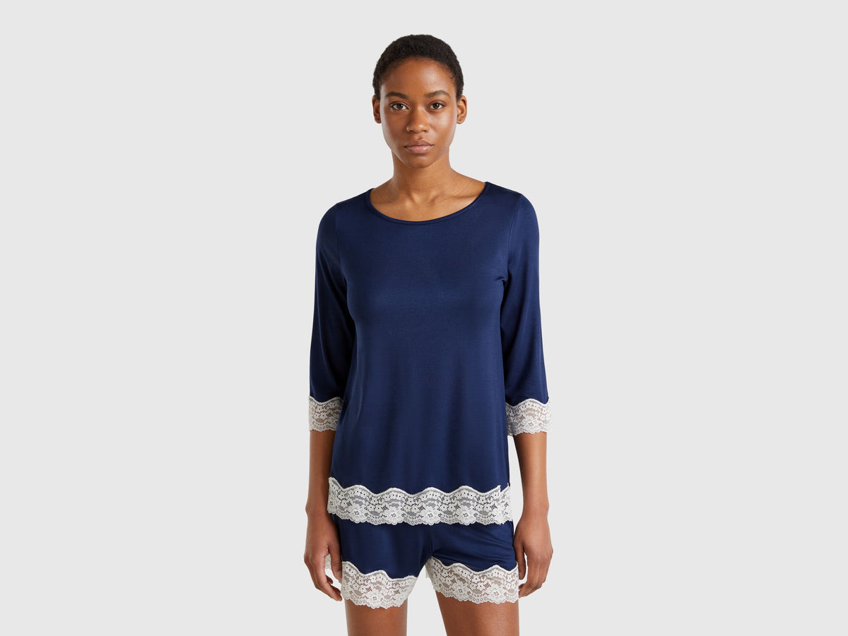Benetton_Flowy Top with Lace Details_3Z123M07E_13C_01