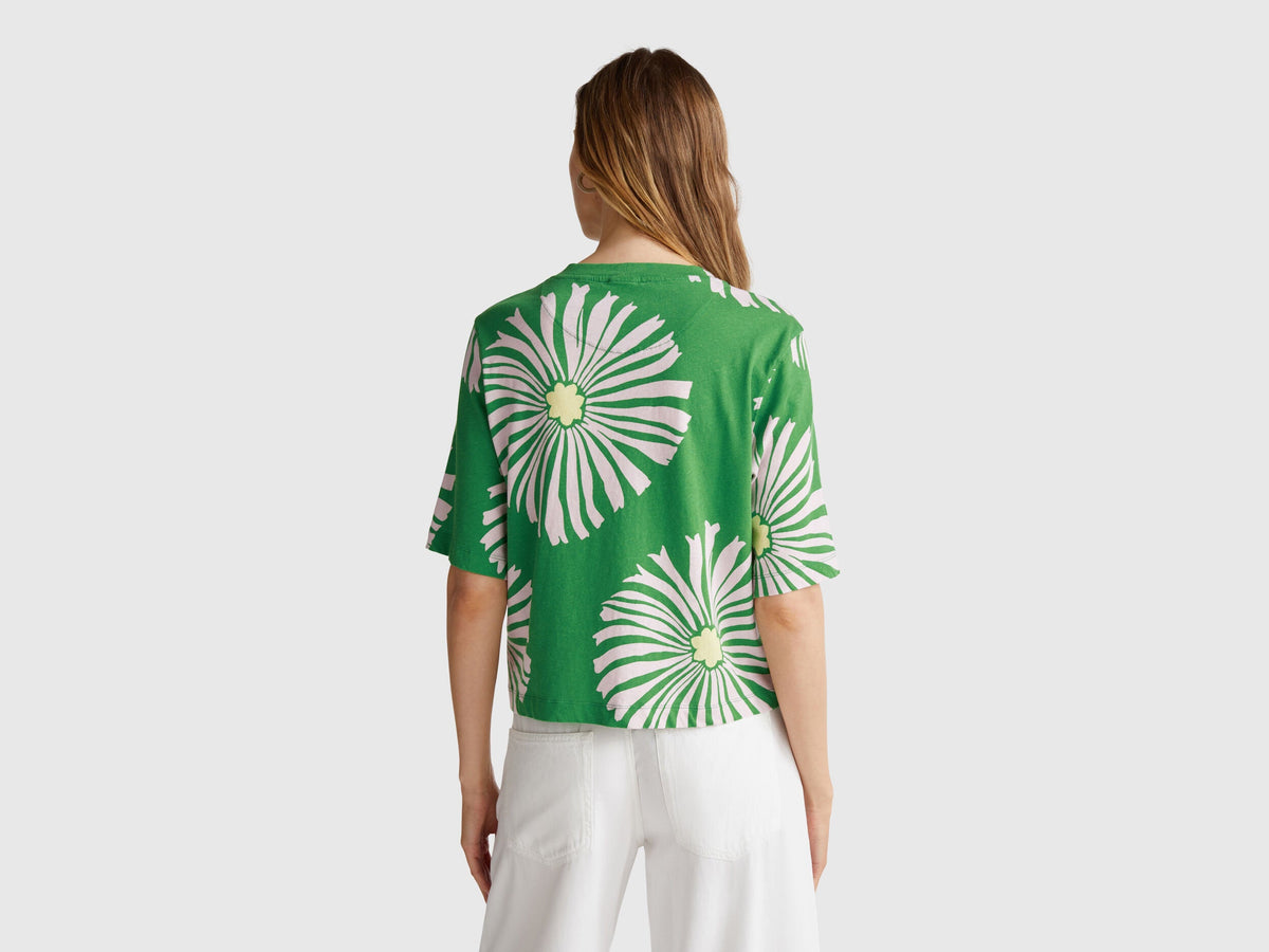 Benetton_T-Shirt with Floral Pattern_3ZJYD1047_69W_02