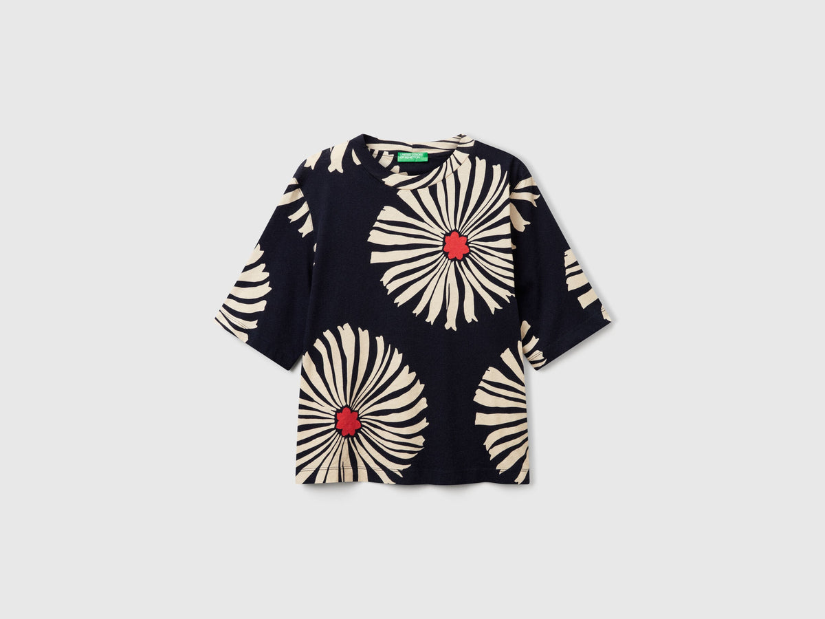 Benetton_T-Shirt with Floral Pattern_3ZJYD1047_70A_03