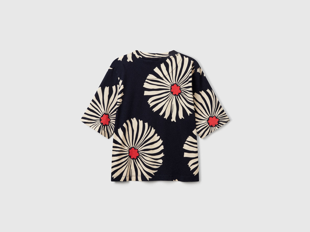 Benetton_T-Shirt with Floral Pattern_3ZJYD1047_70A_04