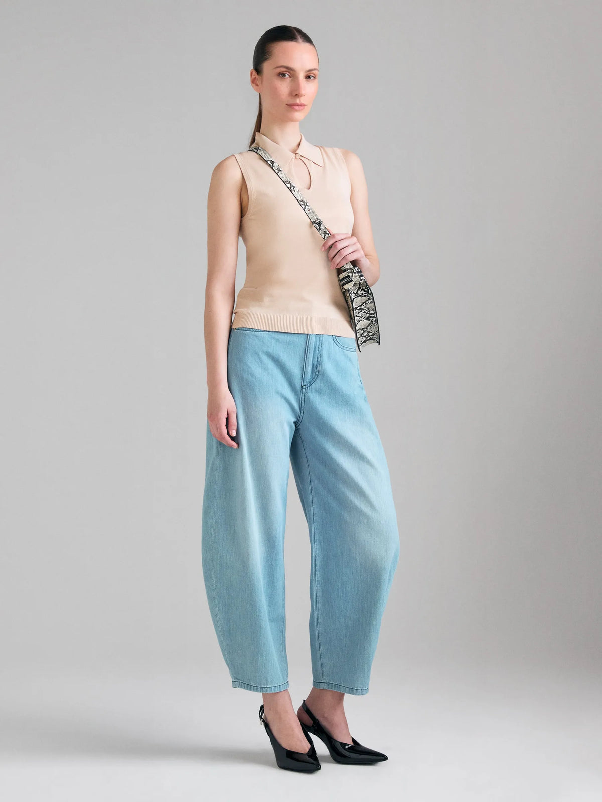 Sisley Blue Women Balloon Fit Jeans SKU: 46PQLE05C_902 Image 01