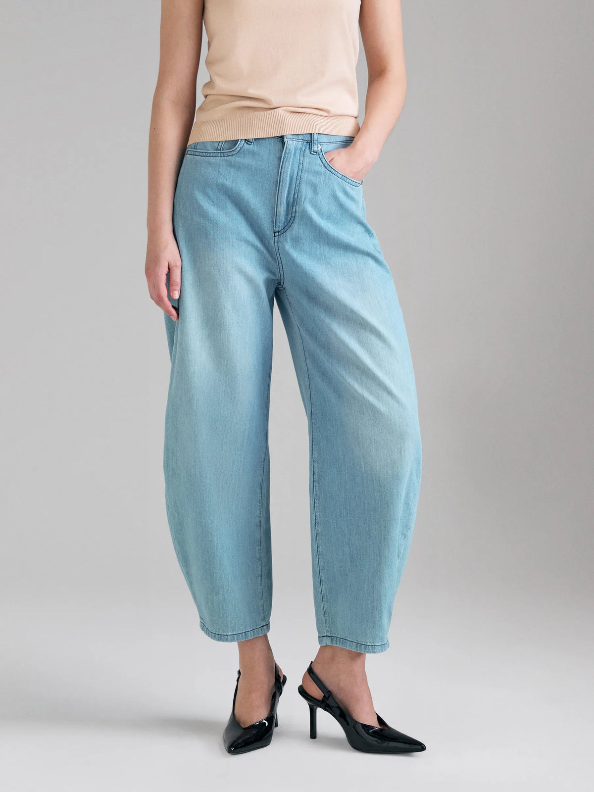 Sisley Blue Women Balloon Fit Jeans SKU: 46PQLE05C_902 Image 03