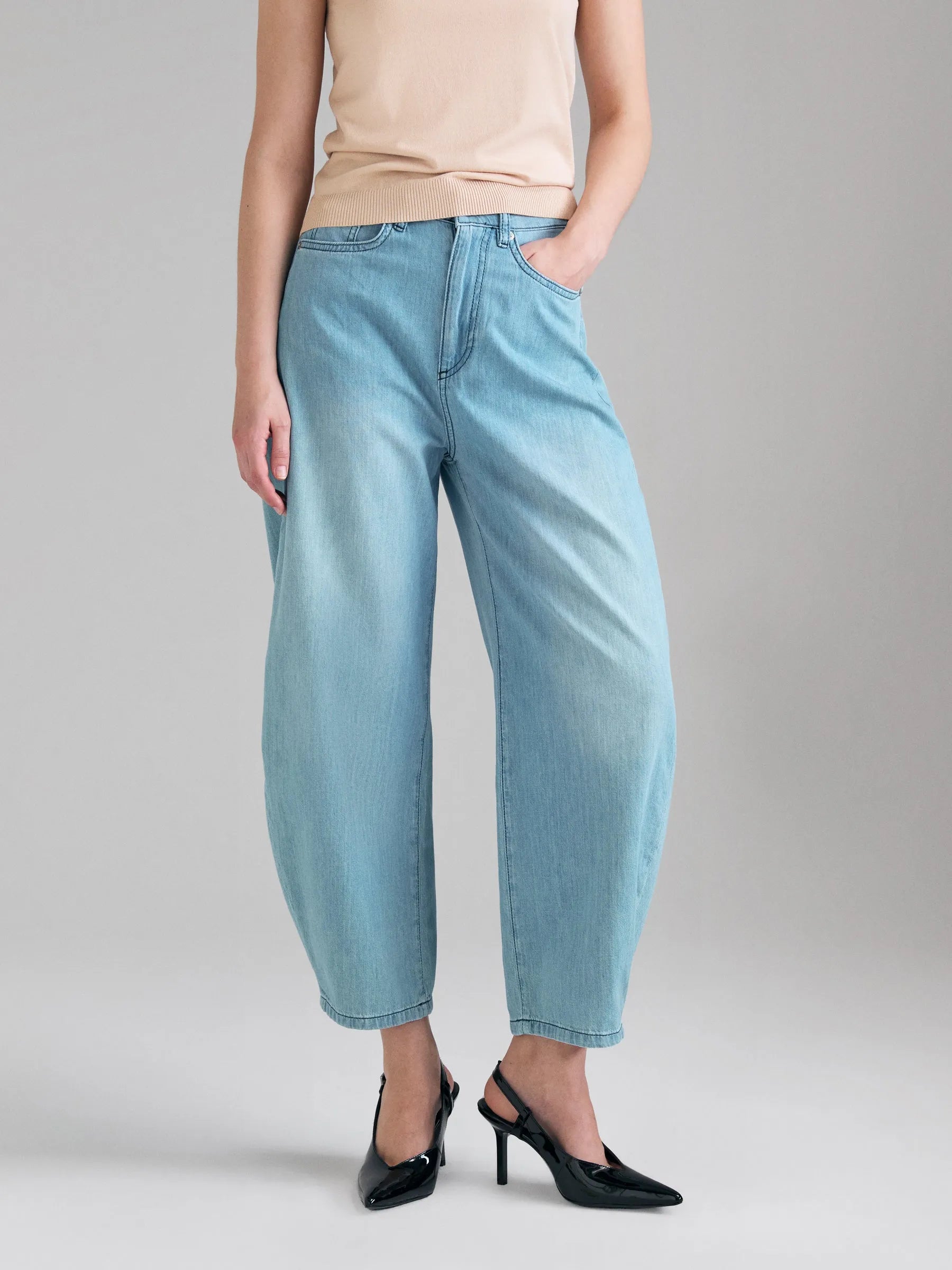 Sisley Blue Women Balloon Fit Jeans SKU: 46PQLE05C_902 Image 03