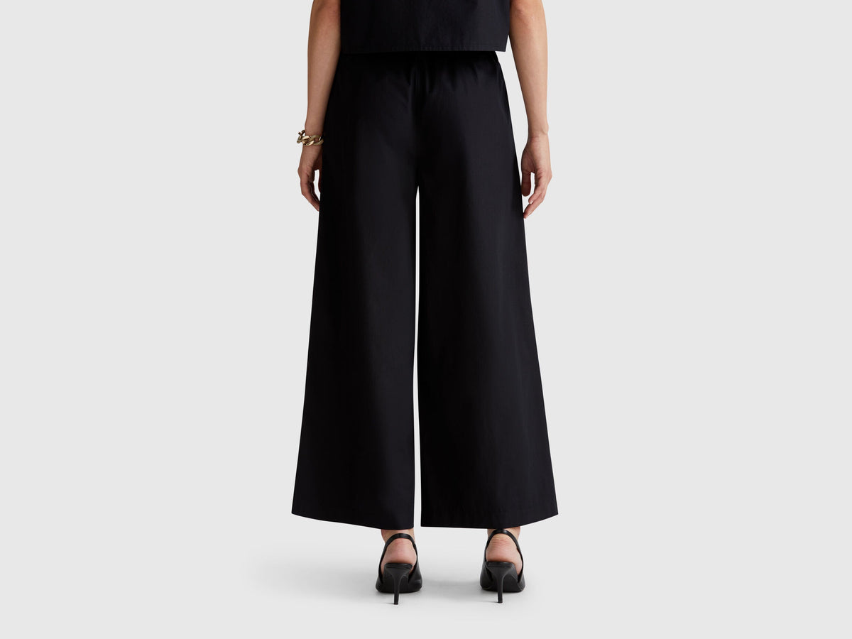 Benetton_Lightweight Trousers with Wide Leg_4AC7DF09A_100_03