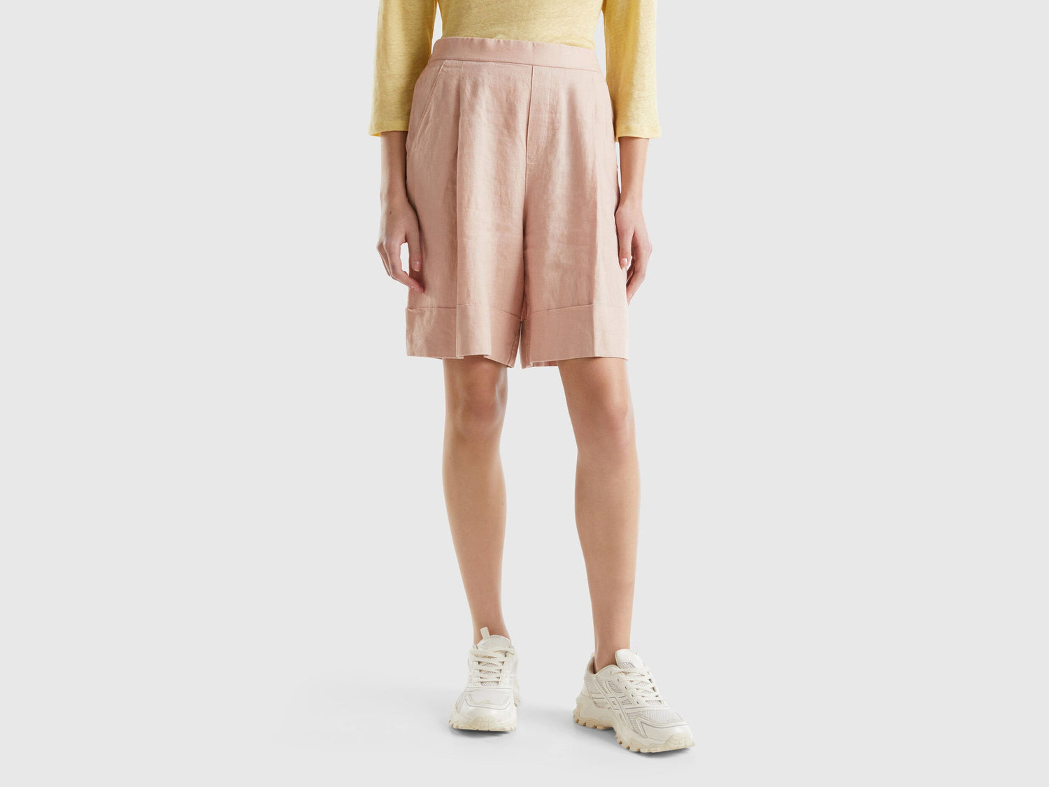 Linen Bermudas With Cuffs_4Aghd900D_04W_01