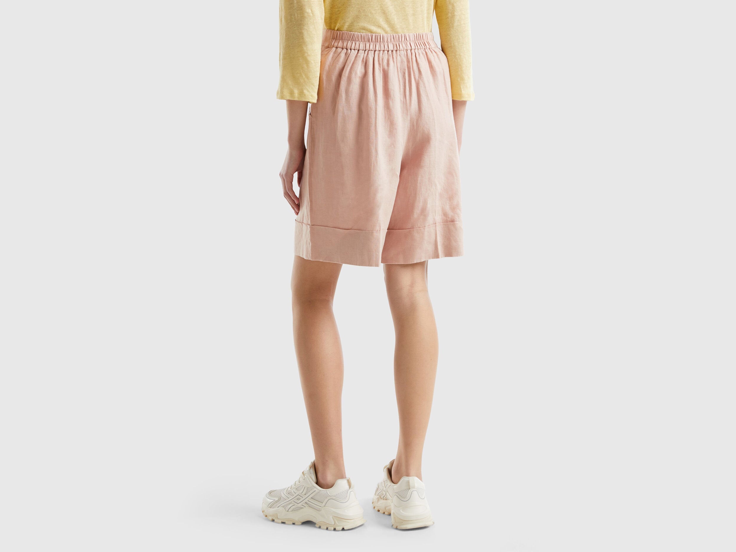 Linen Bermudas With Cuffs_4Aghd900D_04W_02