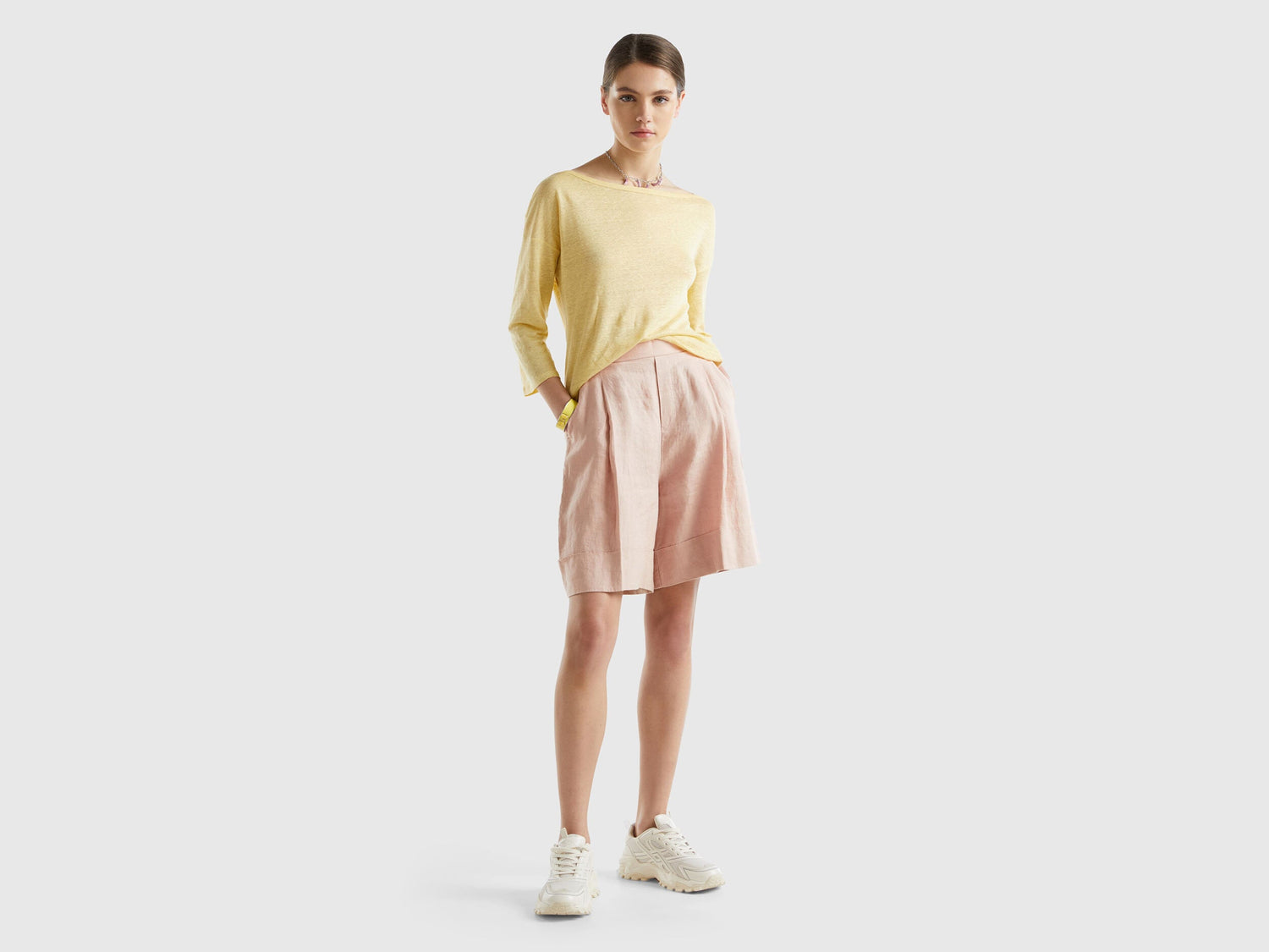 Linen Bermudas With Cuffs_4Aghd900D_04W_03