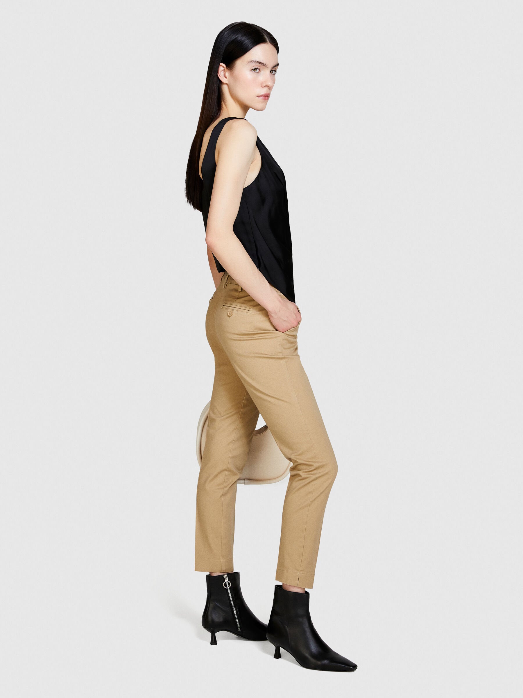 Slim Fit Chinos_4BYW55AH6_21R_02