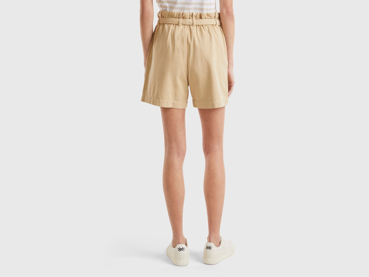 Bermudas With Wide Leg_4DUKD9019_32G_02