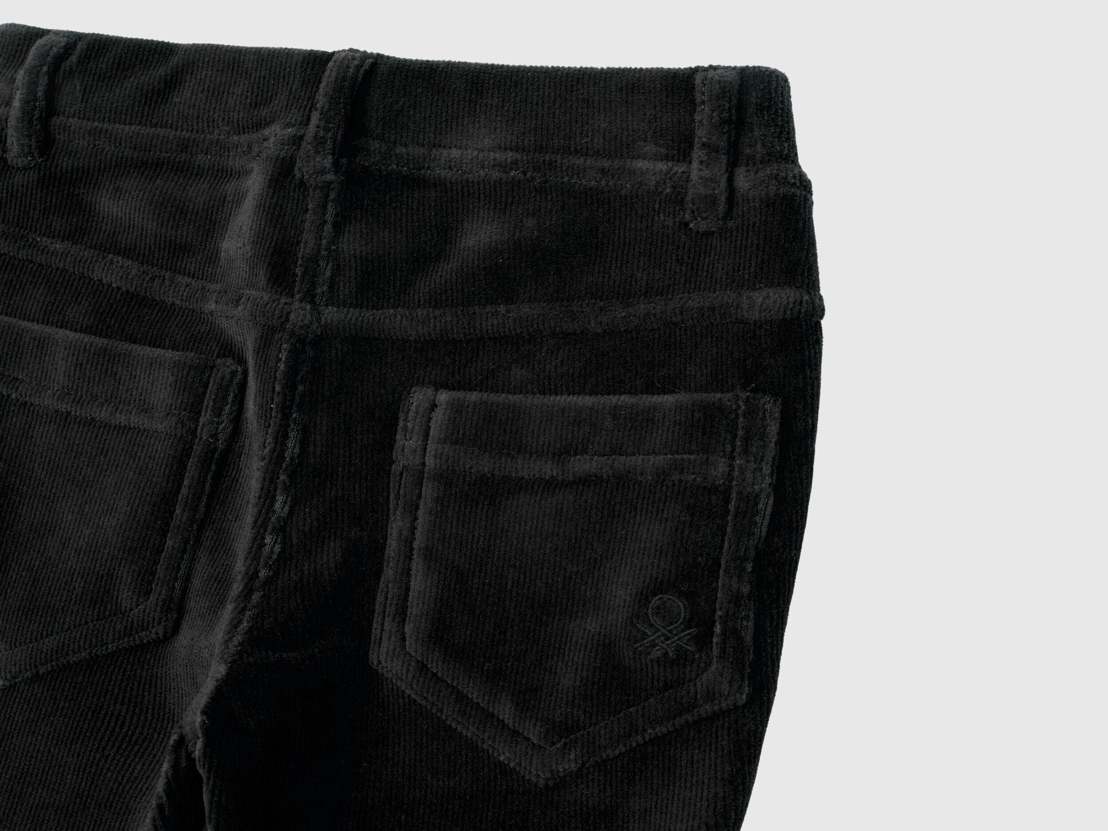 Benetton_Black_Ribbed Chenille Trousers_4DZBGE00L_100_03