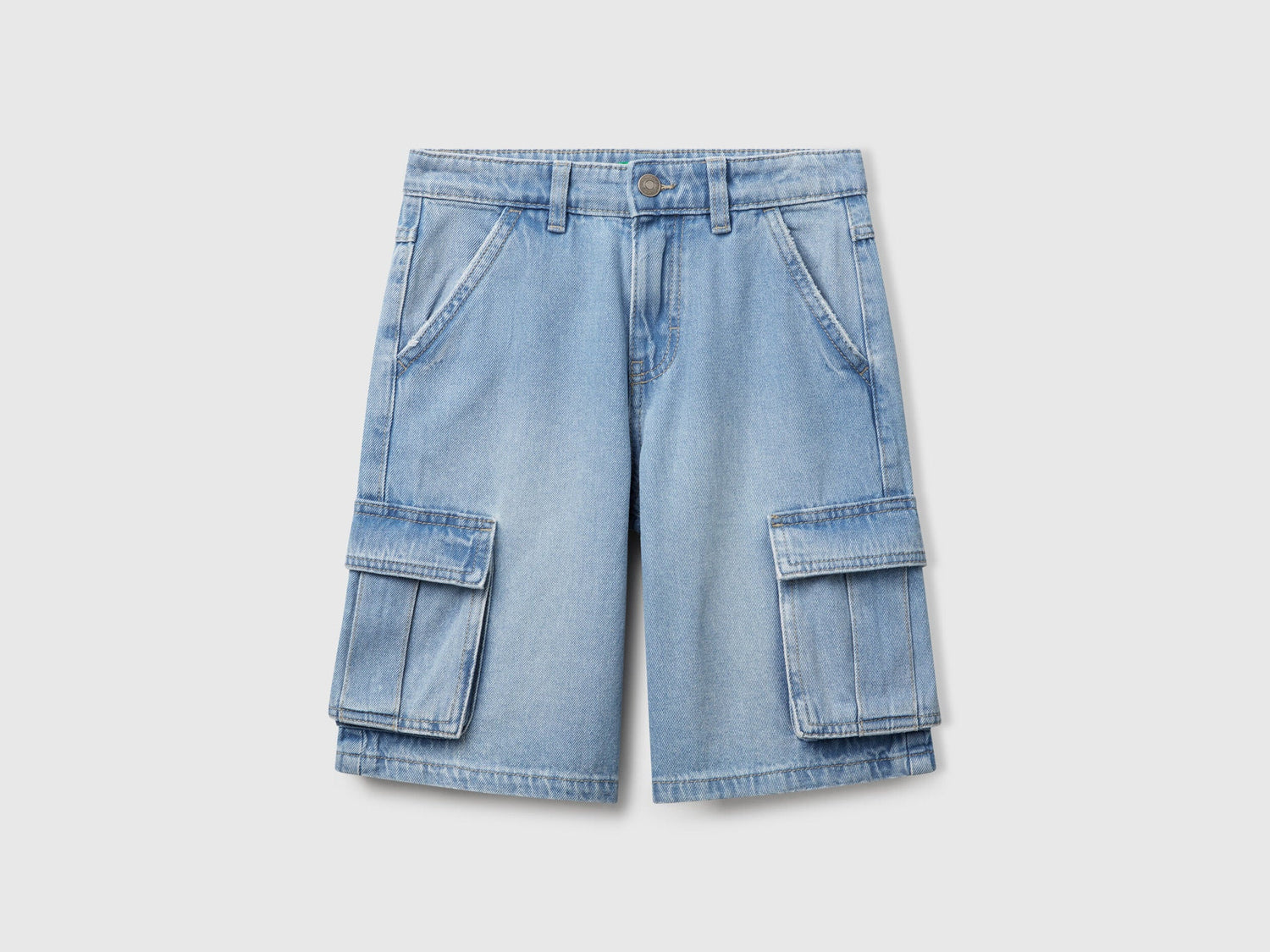 Benetton_Straight Cargo Bermudas_4KEHC9041_902_01