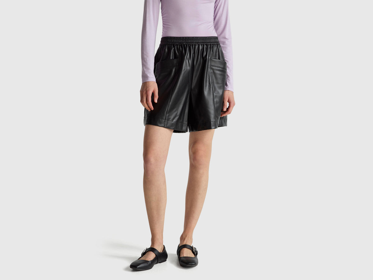 Benetton_Black_Bermudas in Imitation Leather_4M3CD9029_100_02