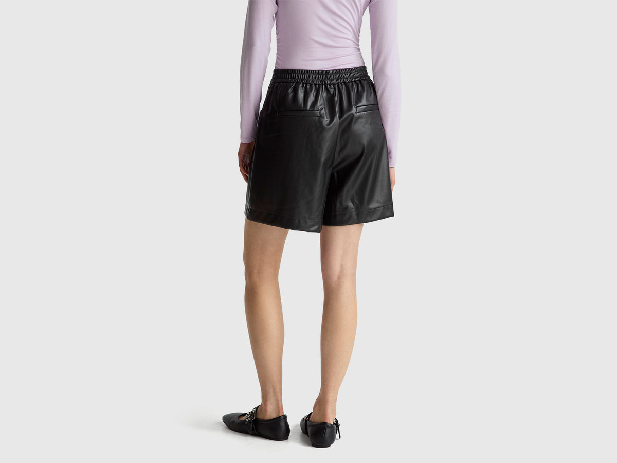 Benetton_Black_Bermudas in Imitation Leather_4M3CD9029_100_03