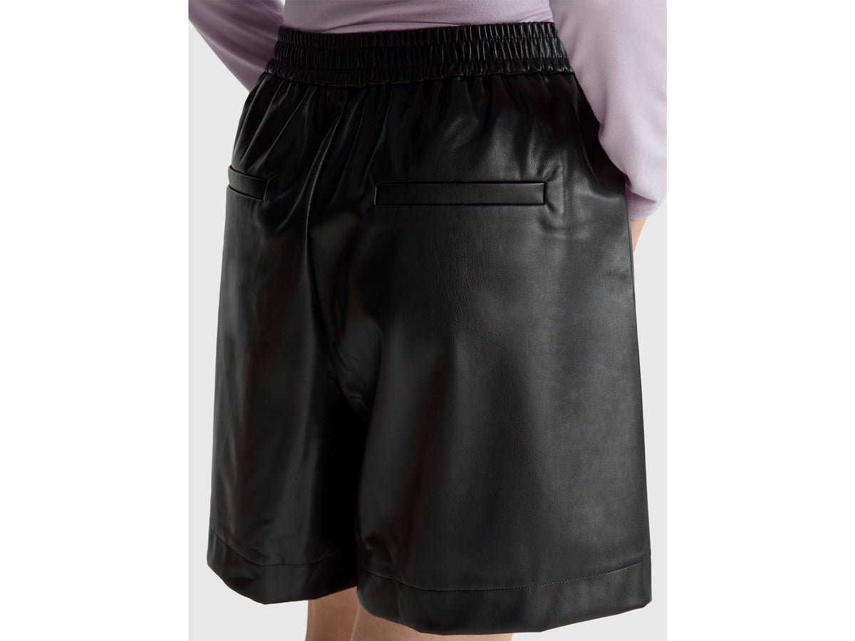 Benetton_Black_Bermudas in Imitation Leather_4M3CD9029_100_04