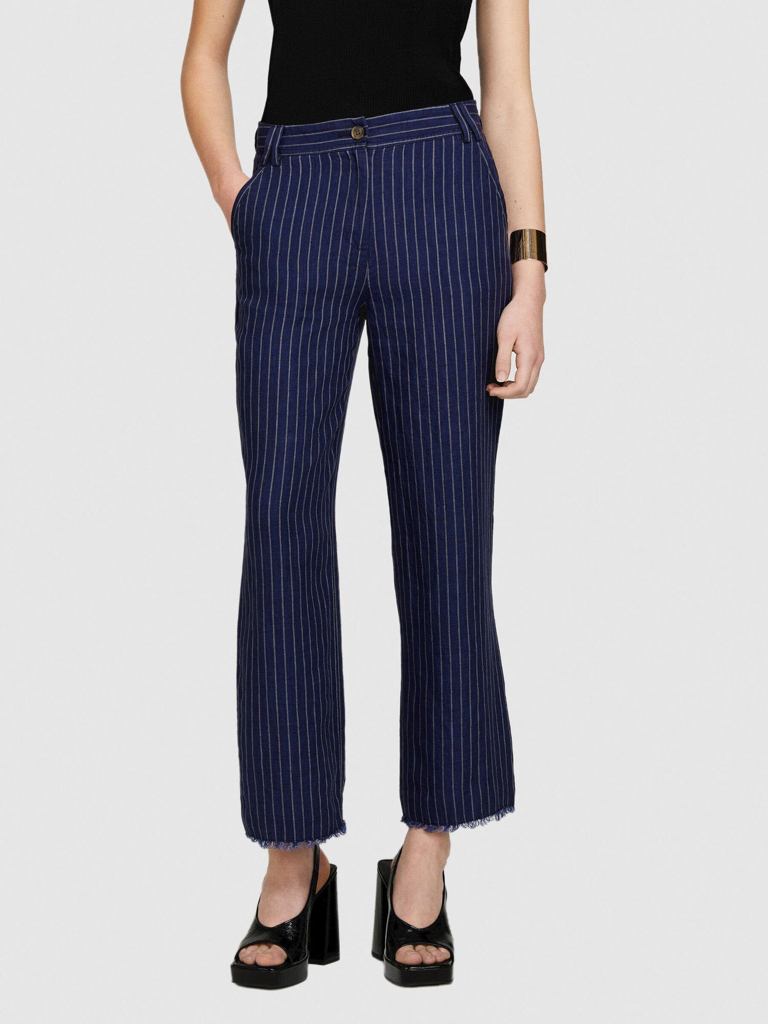 Pinstripe Trousers In 100% Linen_4NTHLF055_902_04