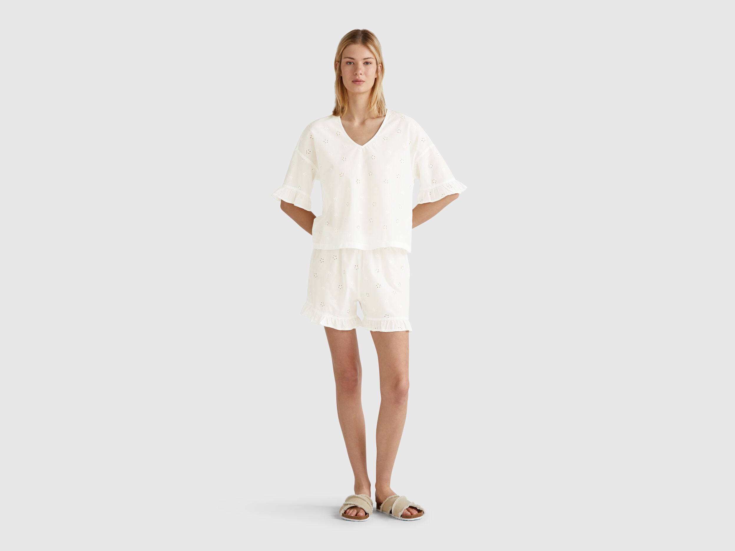 Benetton_Pyjamas with Embroidered Flowers_4SHX3P03X_76W_01