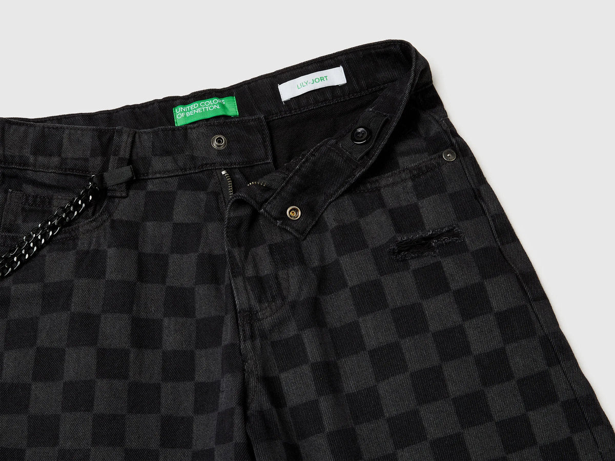 Benetton Black Boys 3/4 Jeans with Chain SKU: 4VKZCF05M_800 Image 03