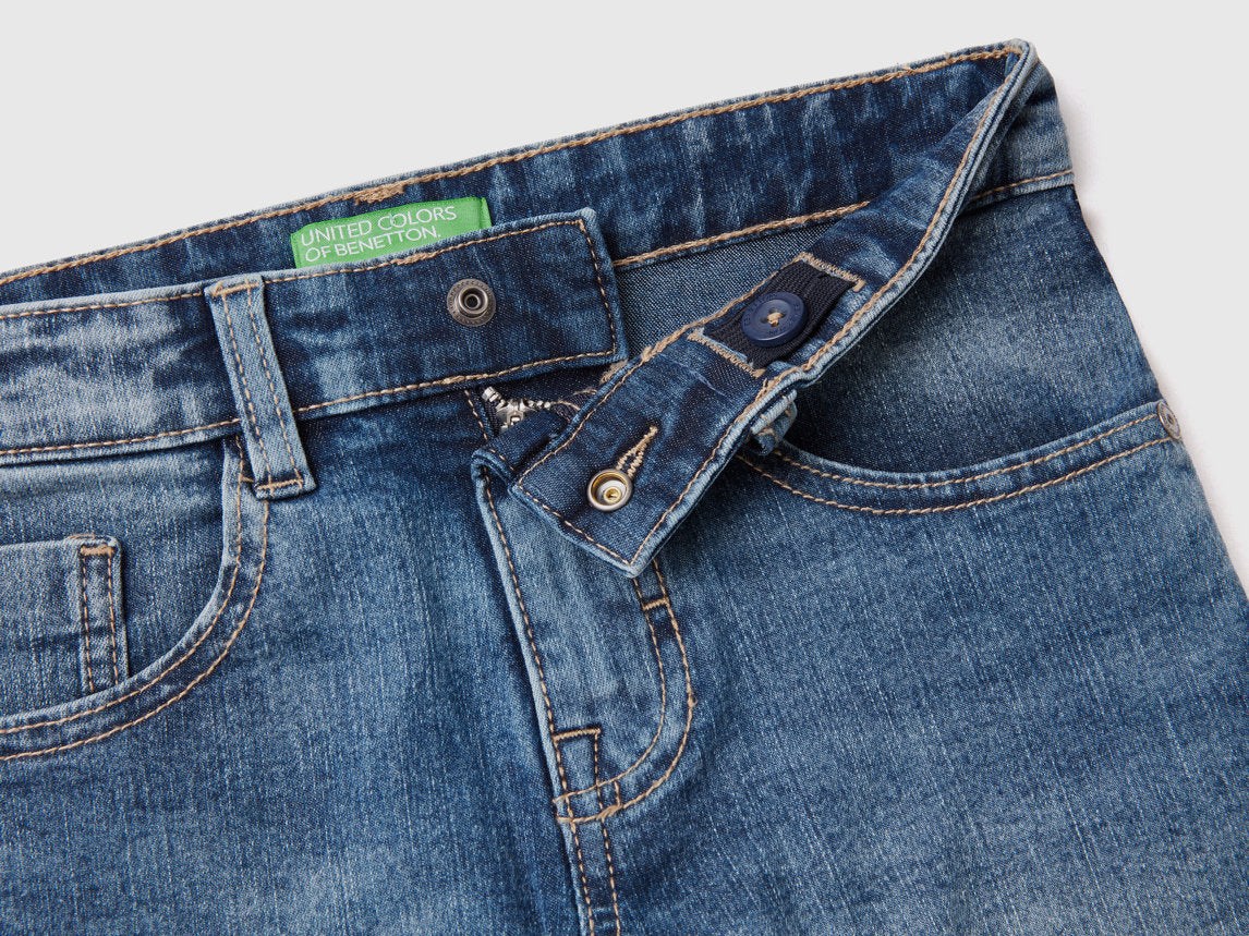 Slim Fit Bermudas In "Eco-Recycle" Denim_4XA2C9013_902_03