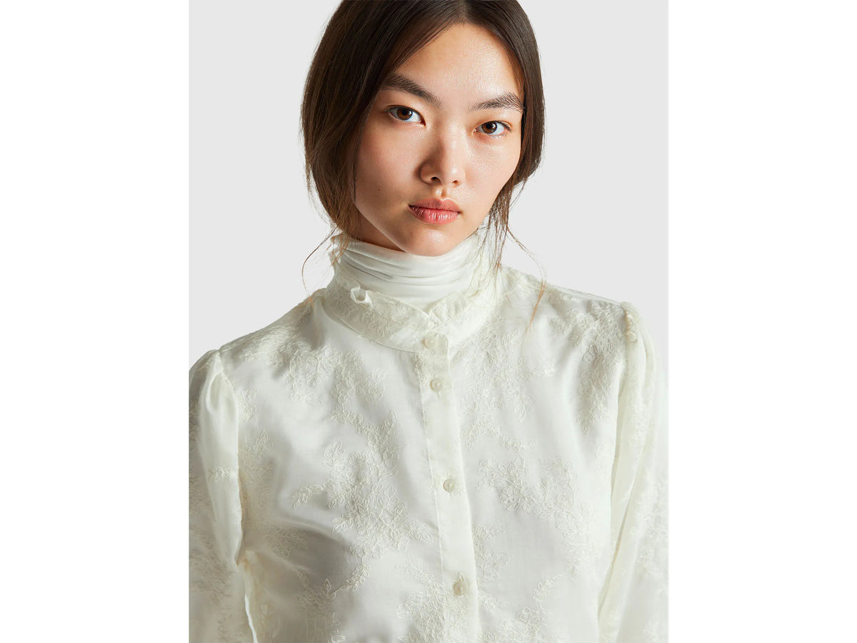 Benetton_Creamy White_Embroidered Blouse with Ruffled Collar_52WNDQ0CQ_901_04
