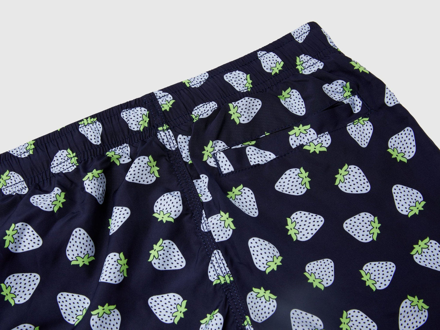 Swim Trunks With Strawberry Pattern_54MX0X00P_78M_03