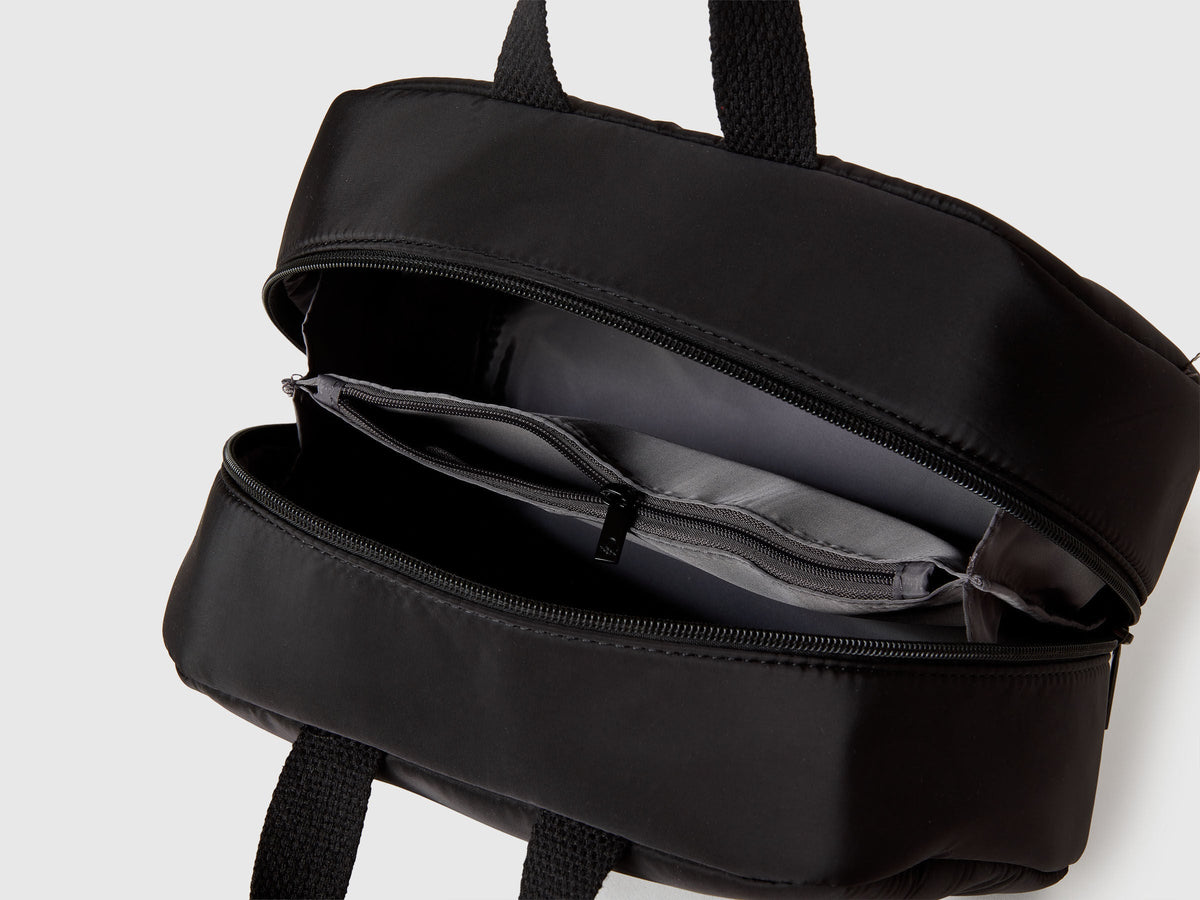 Benetton_Black_Beauty Case with Logo_66YT1Y020_901_03