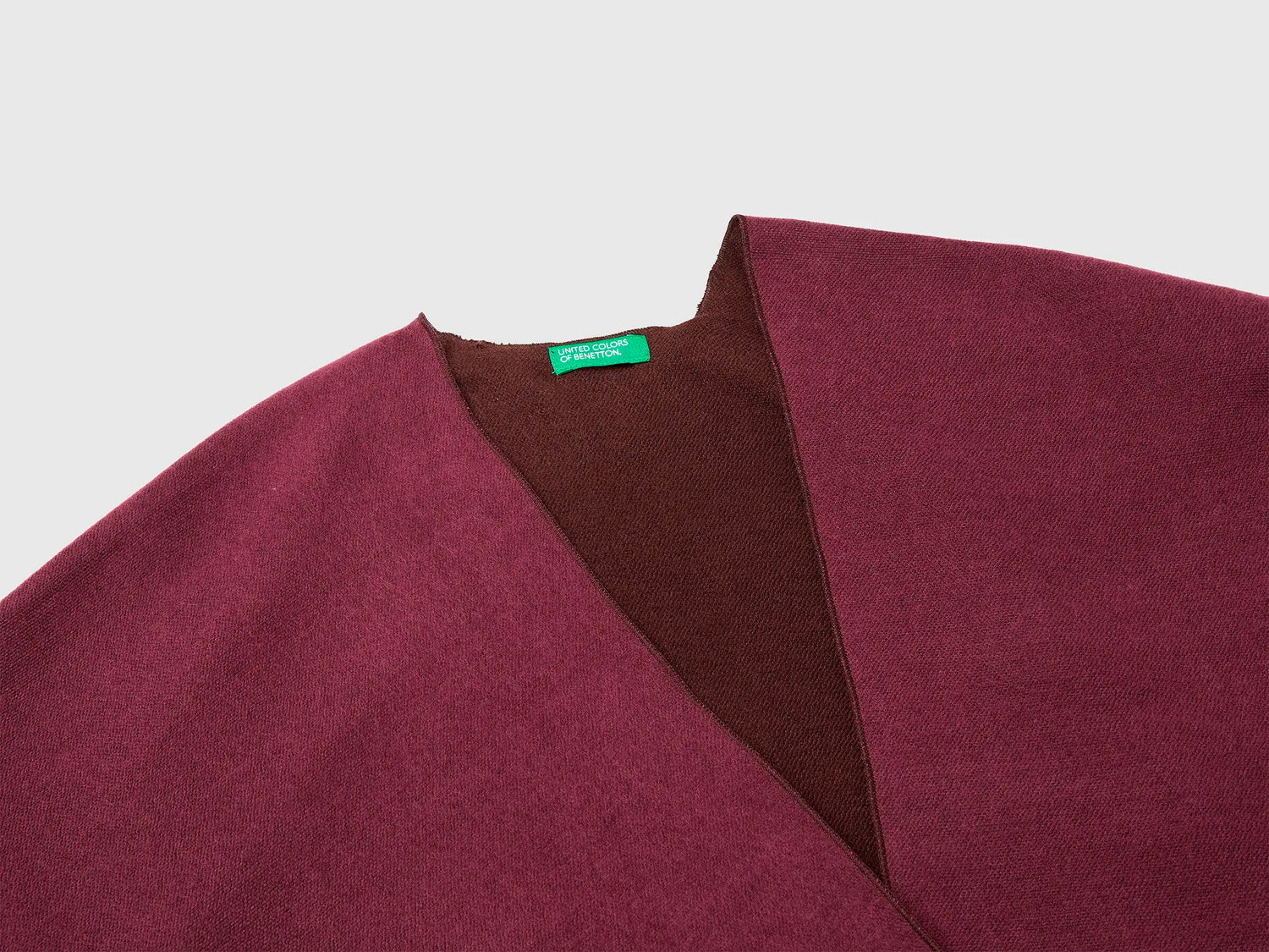 Benetton_Plum_Reversible Cape_67MDDU01W_1D3_03