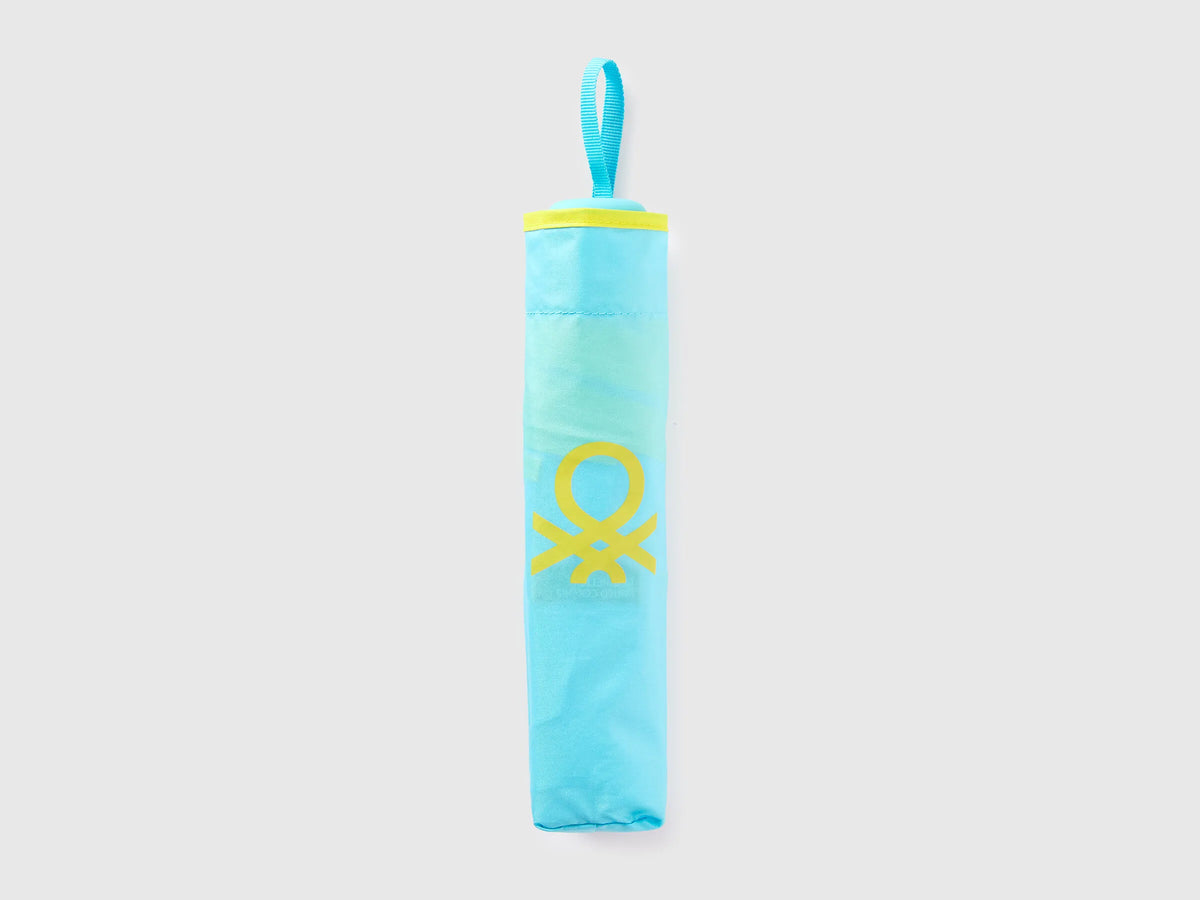 Benetton_Aqua_Blue Umbrella_67OZC880X_40K_01