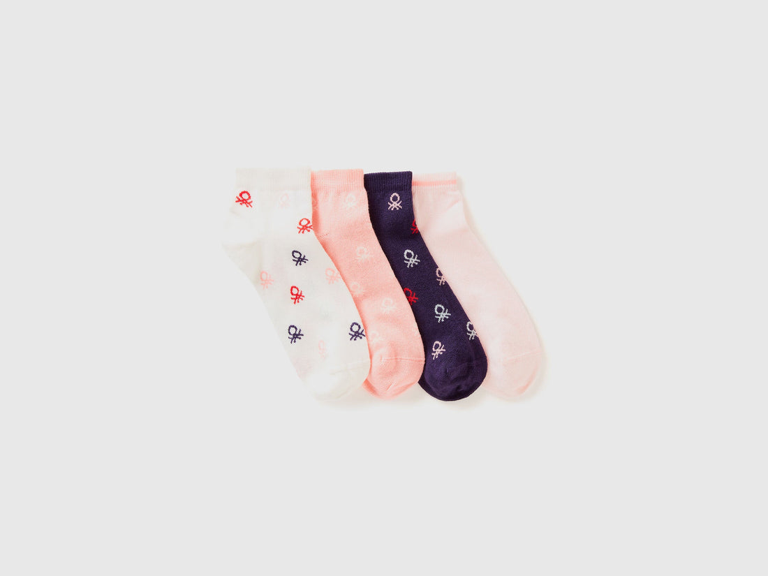 Four Pairs of Short Socks with Logos_6AO30703G_922_01