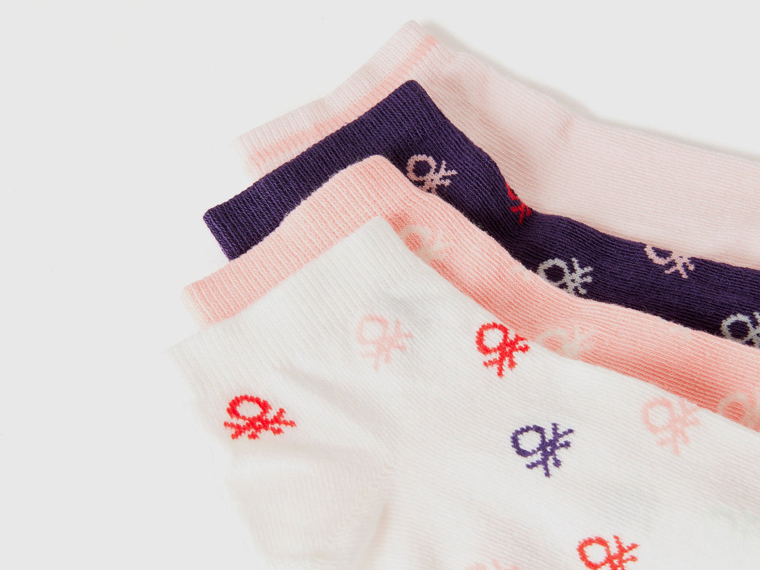 Four Pairs of Short Socks with Logos_6AO30703G_922_02