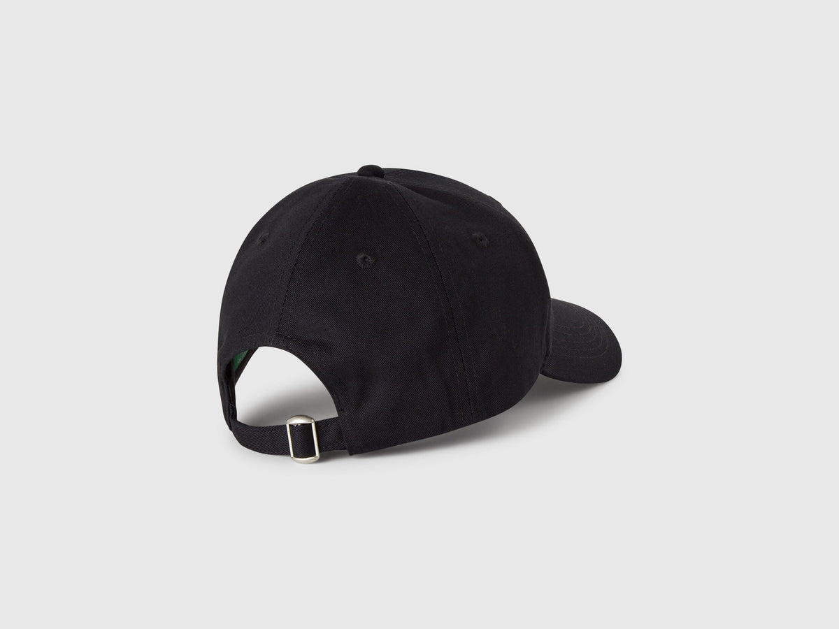 Benetton_Black_Baseball Cap with Embroidered Logo_6WEPUA00Z_100_02