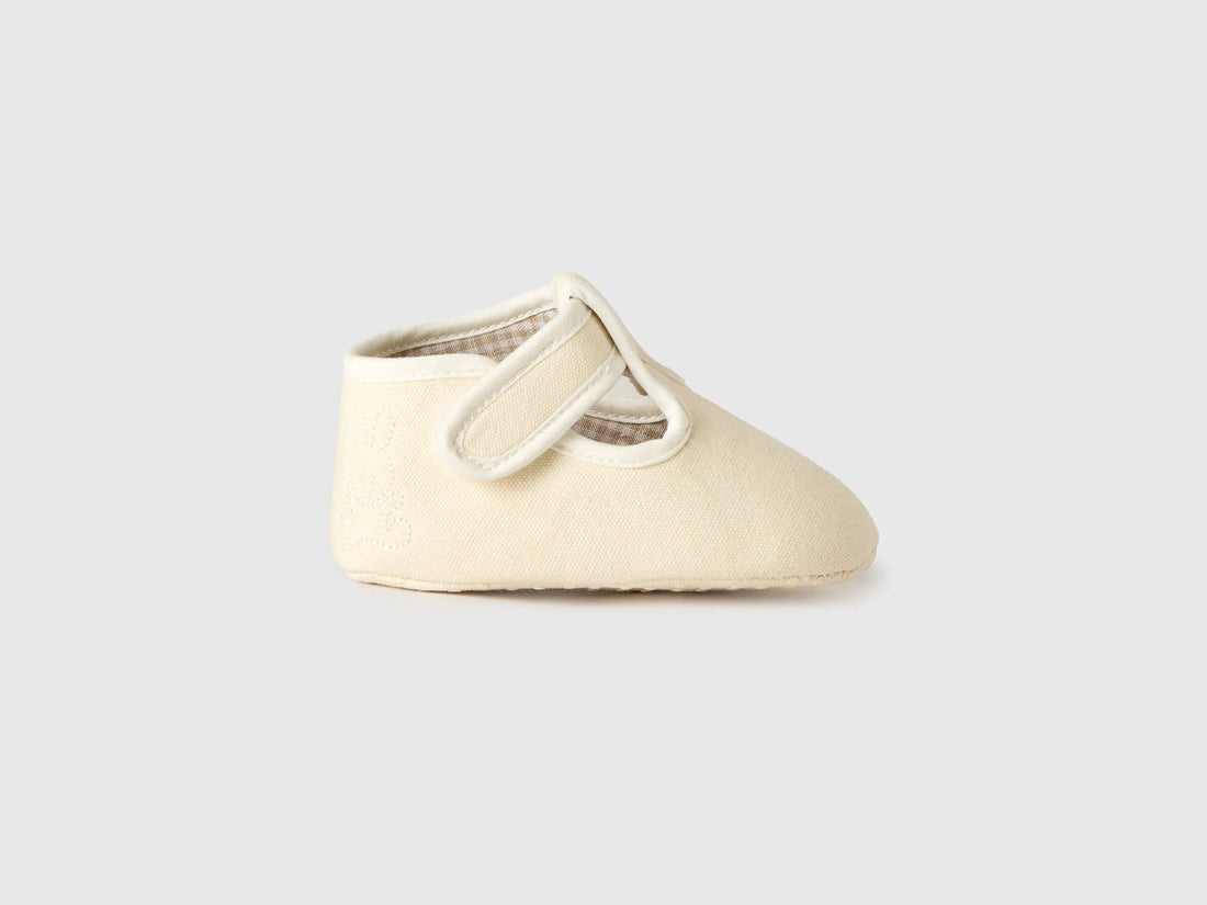 Benetton Creamy White Boys, Girls First Steps Shoes SKU: 8W59RD001_0R2 Image 01