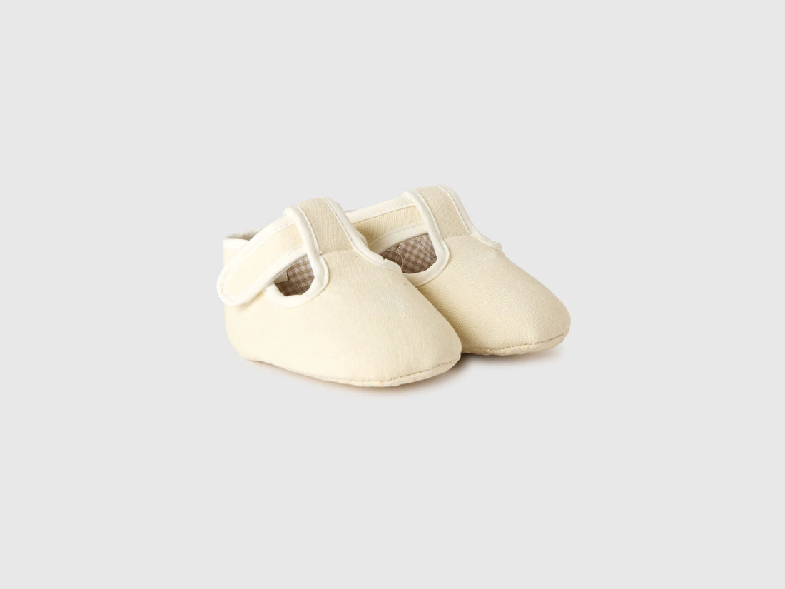 Benetton Creamy White Boys, Girls First Steps Shoes SKU: 8W59RD001_0R2 Image 02
