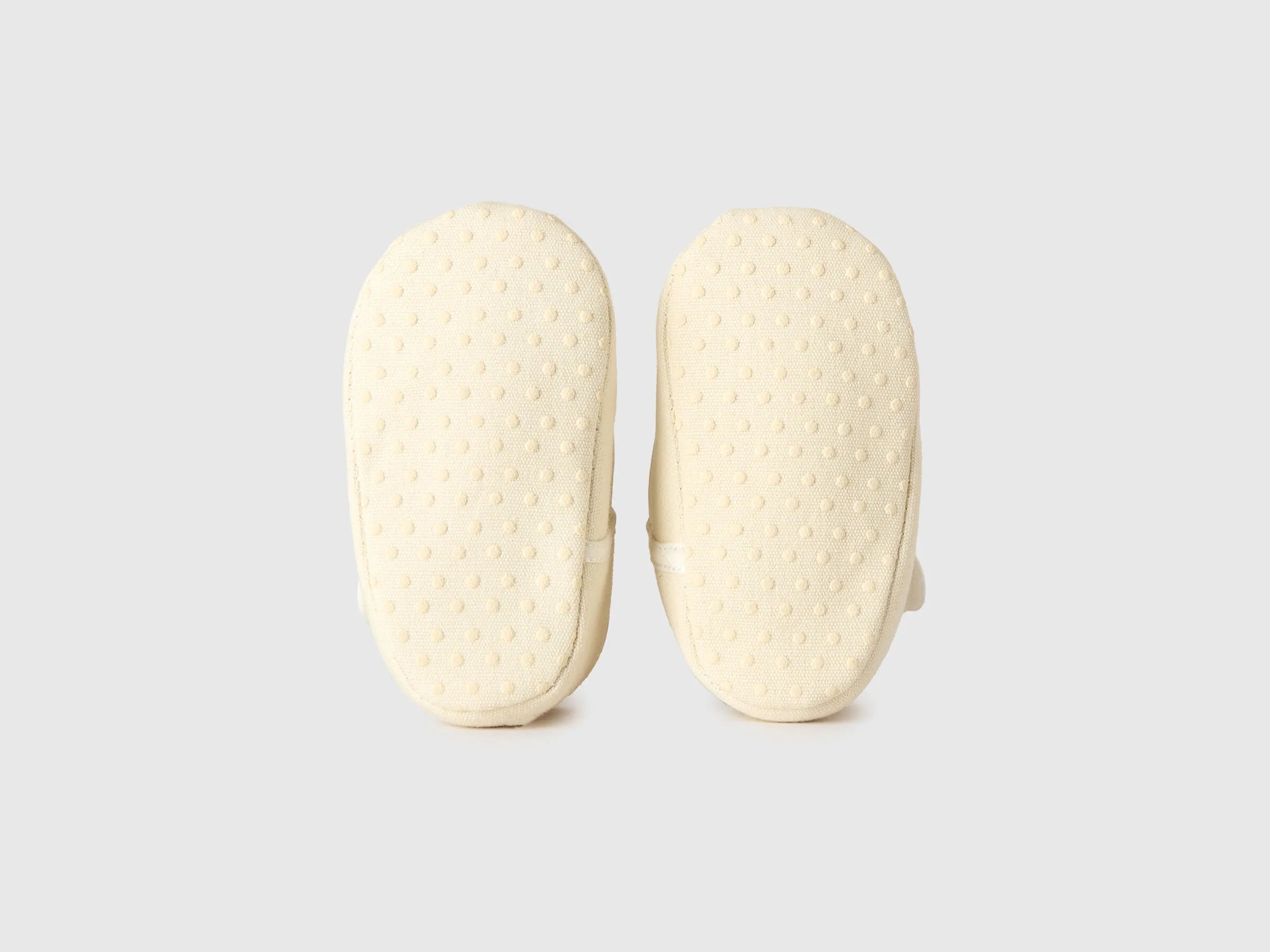 Benetton Creamy White Boys, Girls First Steps Shoes SKU: 8W59RD001_0R2 Image 03