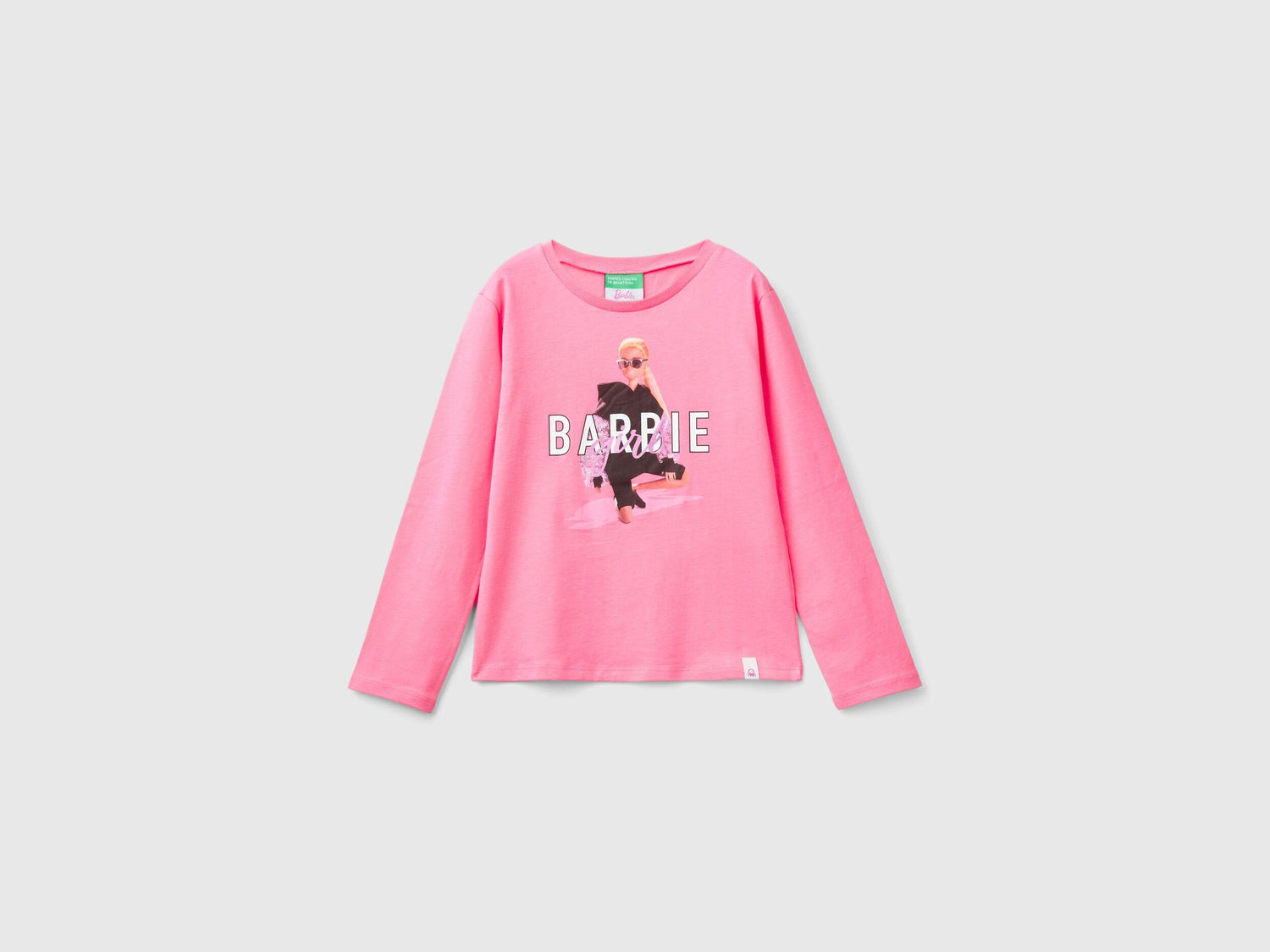 Front view of a pair of vibrant Barbie pink wide-leg jeans, showcasing their bold color and relaxed fit, a trendy style in Kuwait.