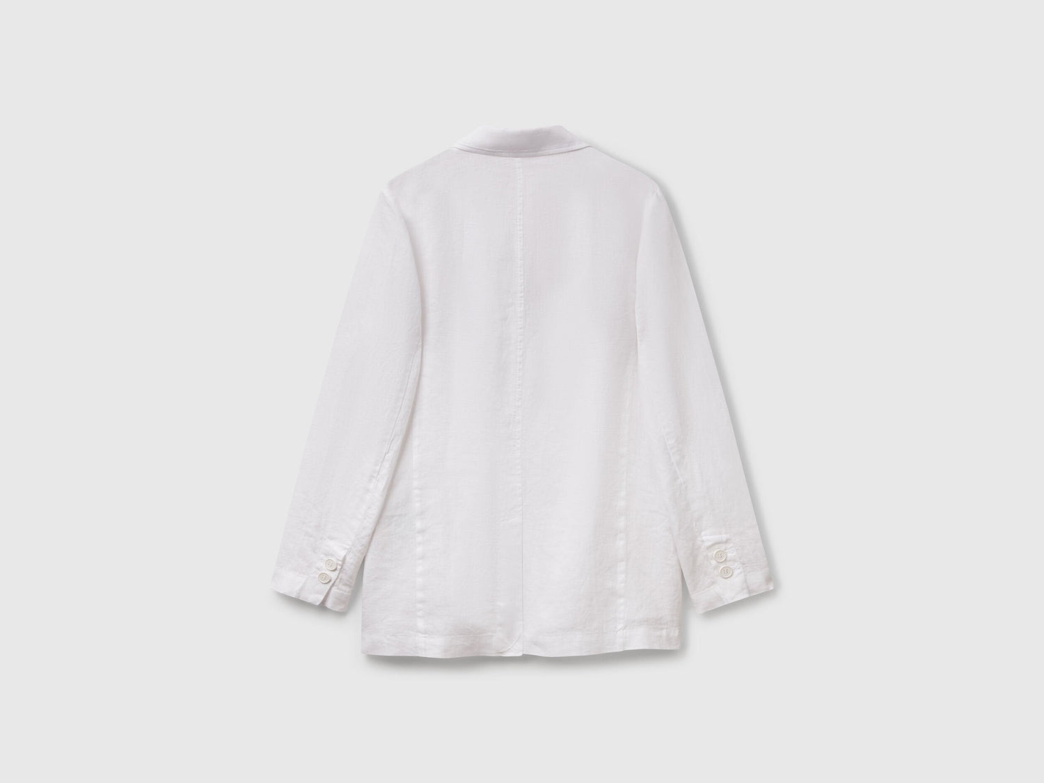 Back view of a classic white Benetton blazer made from pure linen, showcasing its light and breathable fabric.