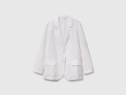 Front view of a standalone white Benetton blazer in pure linen, highlighting its timeless design and functional pockets.