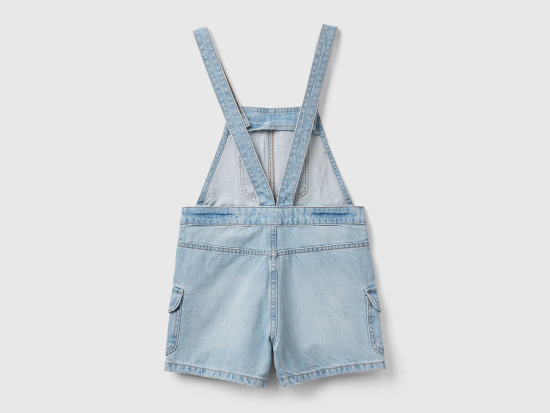  Back view of light wash denim dungaree shorts for girls in Kuwait.