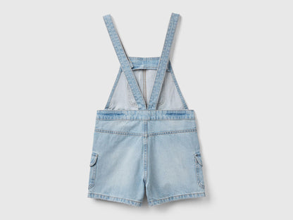  Back view of light wash denim dungaree shorts for girls in Kuwait.