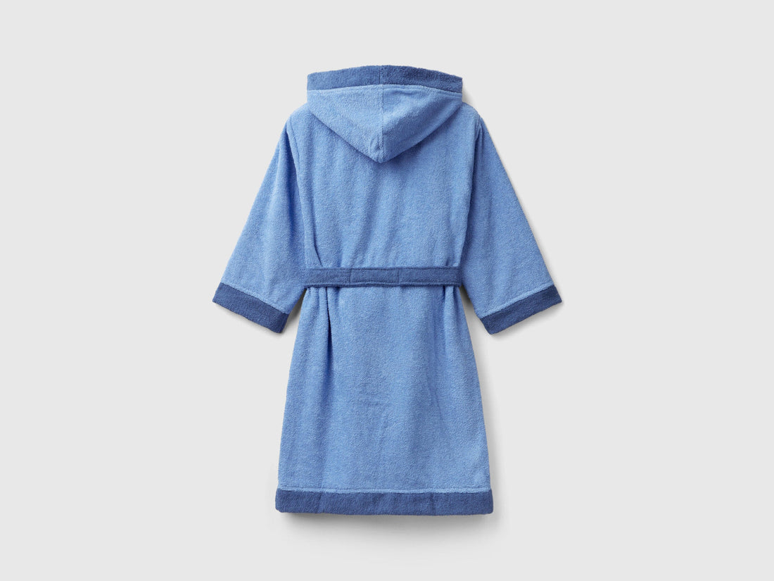 Back view of bathrobe  suitable for Kuwait.