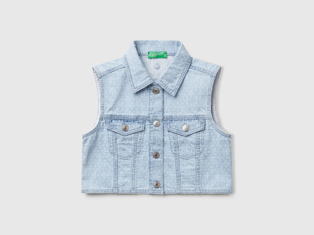 Front view of a kids&