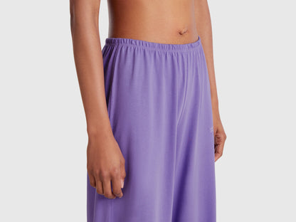 Close-up of the elastic waistband and flowing fabric of the lavender bottoms from a set of womens pyjamas, emphasizing comfort and breathability for Kuwait&