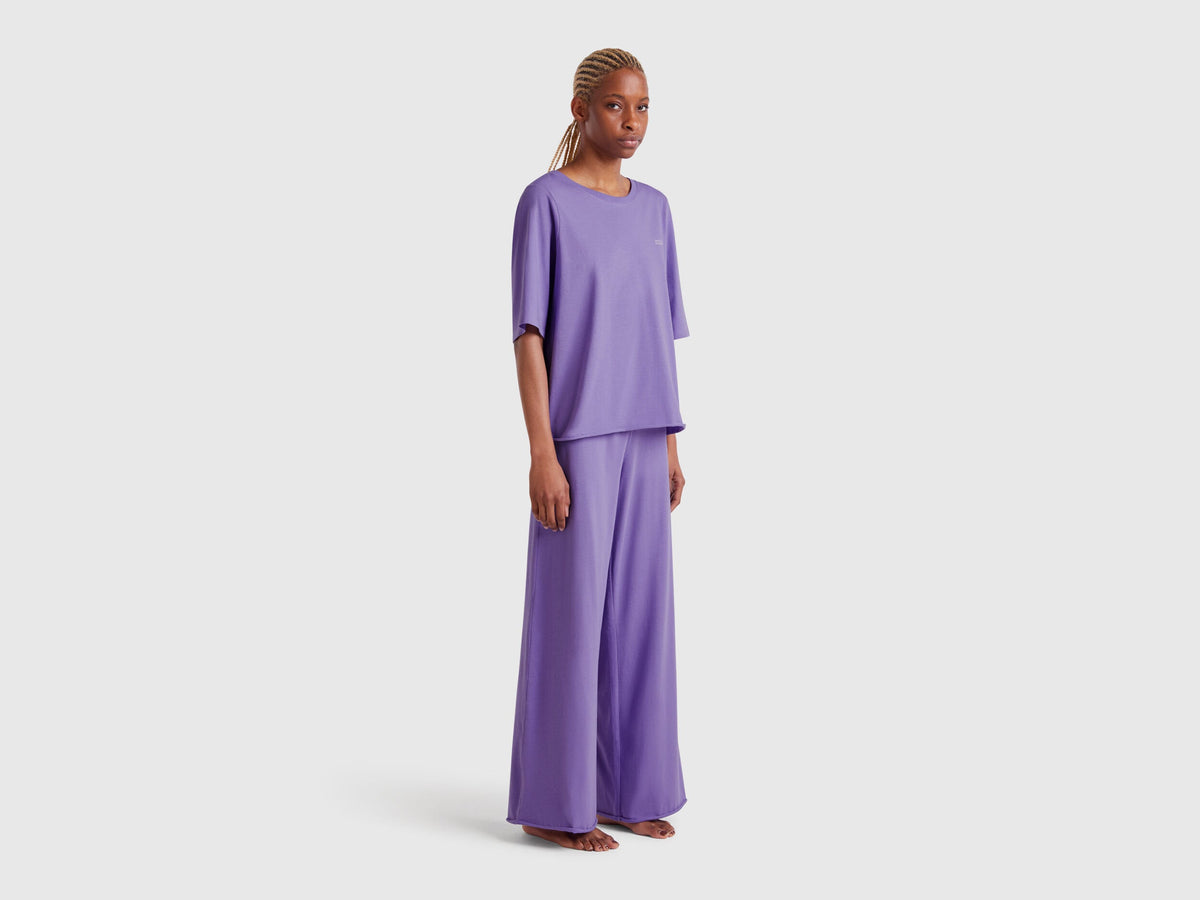 Front view of a model wearing a set of pure cotton, loose-fitting lavender womens pyjamas, showcasing their relaxed and comfortable design for sleep or lounging in Kuwait.
