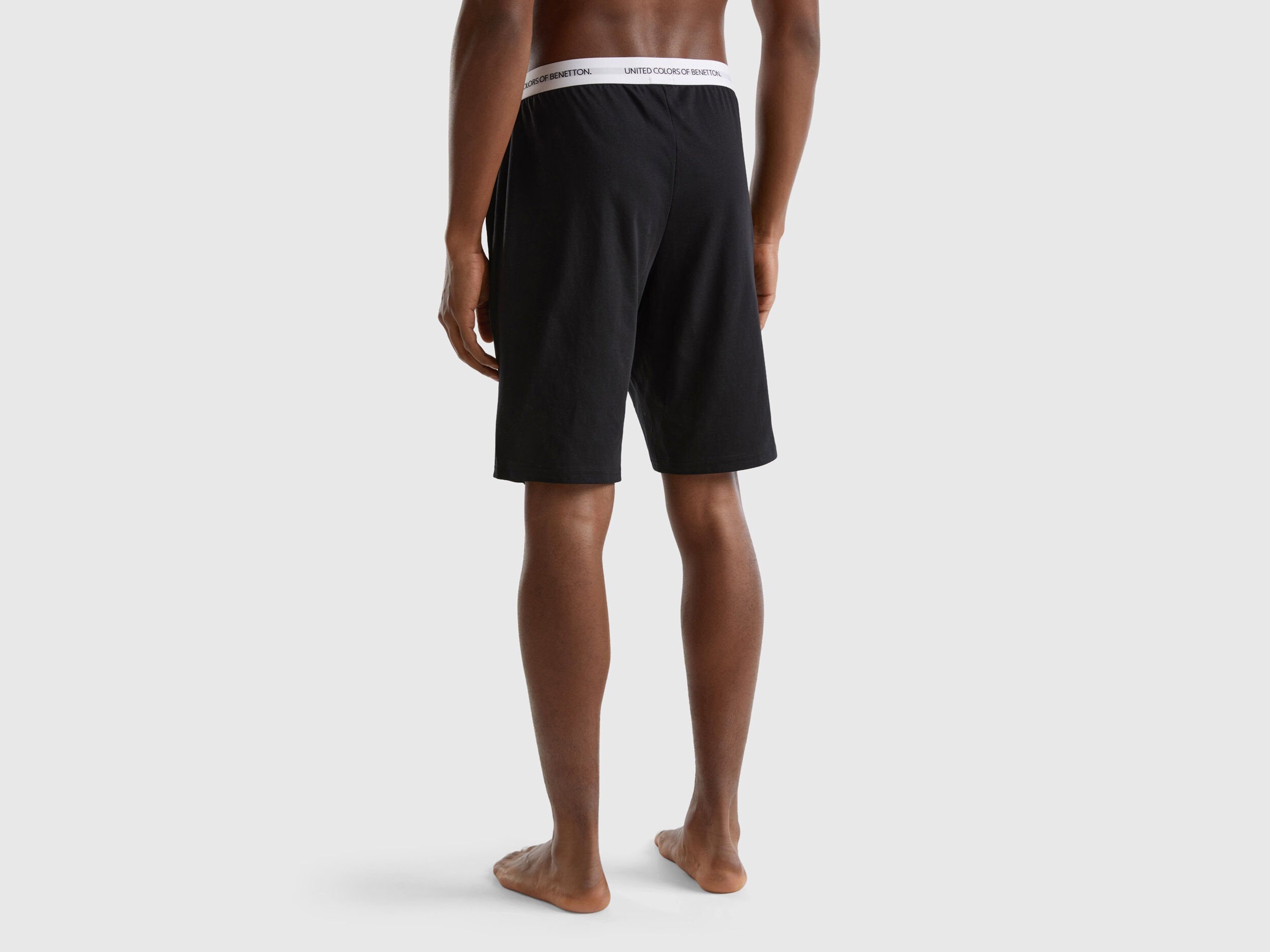  Back view of men&