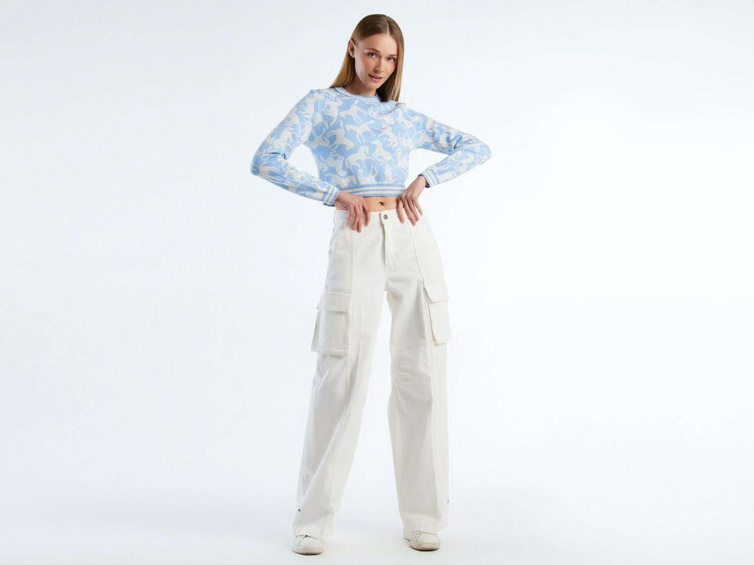 Model showcasing the stylish fit of beige wide-leg cargo pants, a trending fashion item in Kuwait.