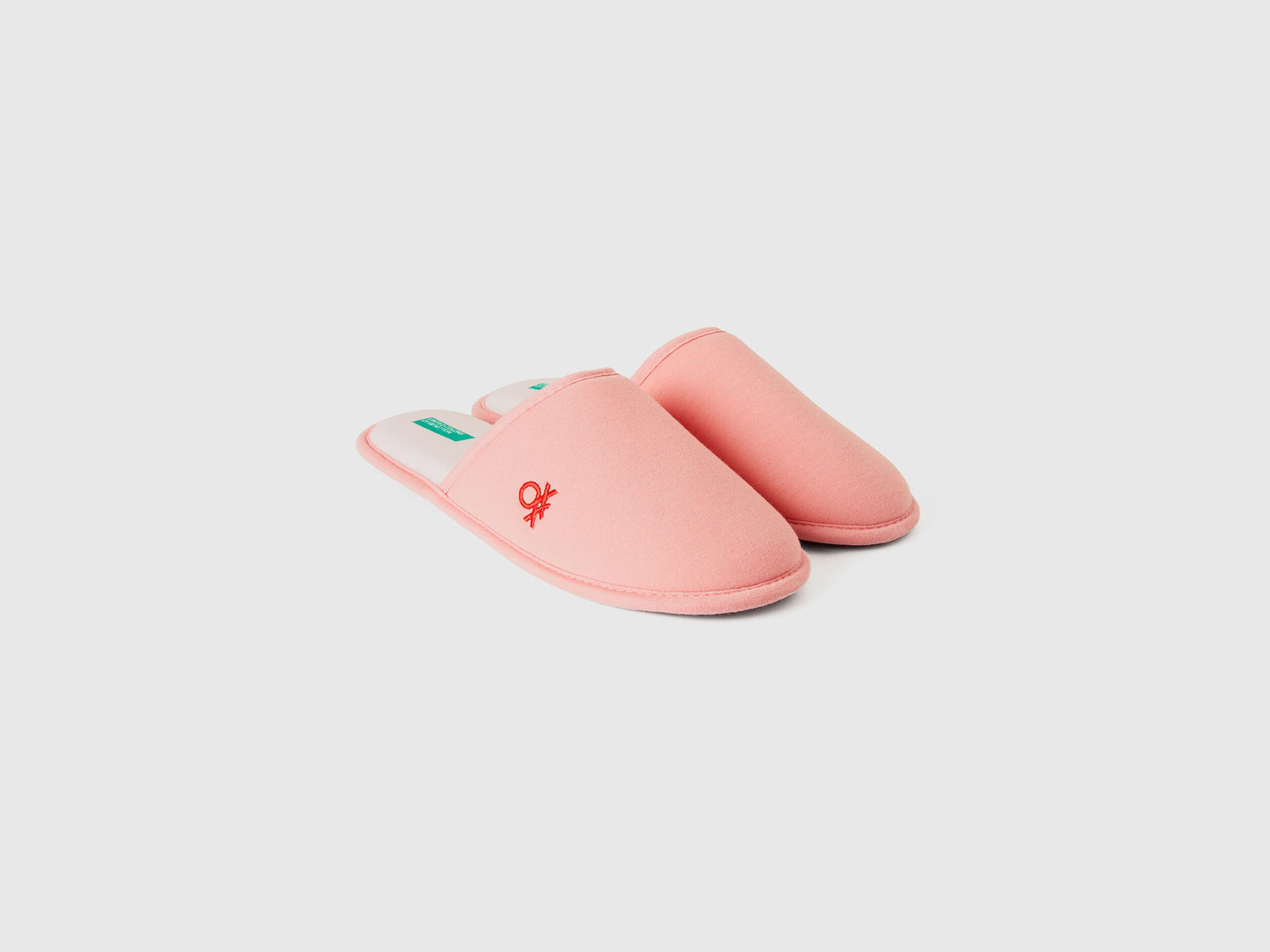  A pair of soft pink Women&